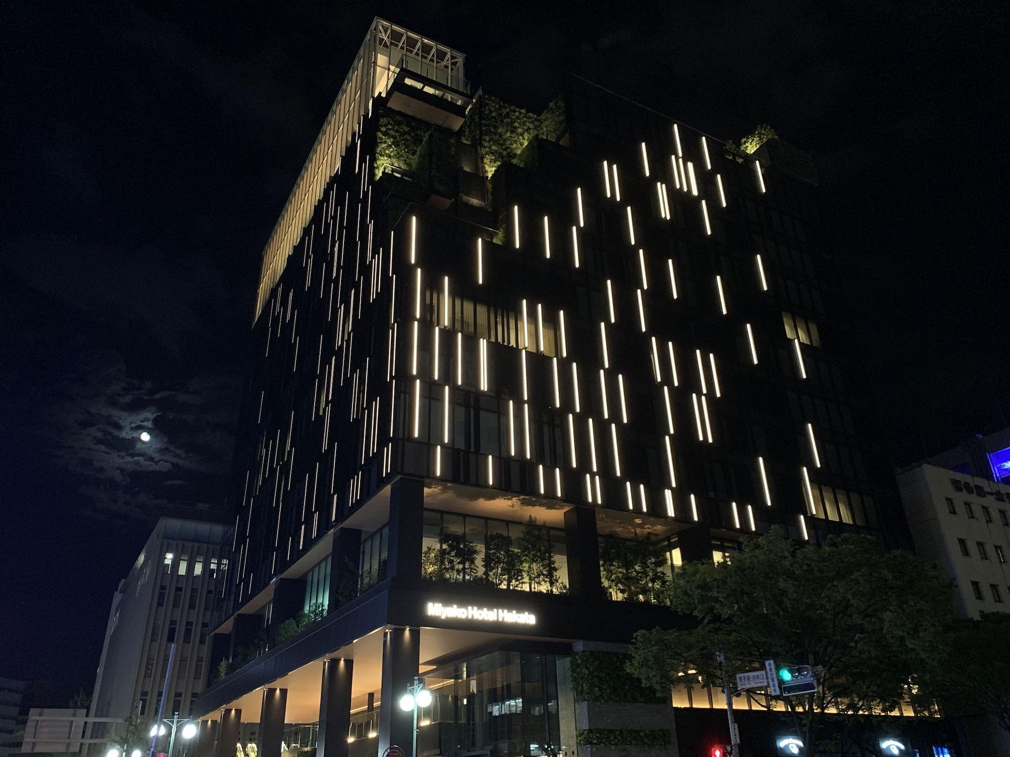 Miyako Hotel Hakata Fukuoka  Bagian luar foto The hotel at night