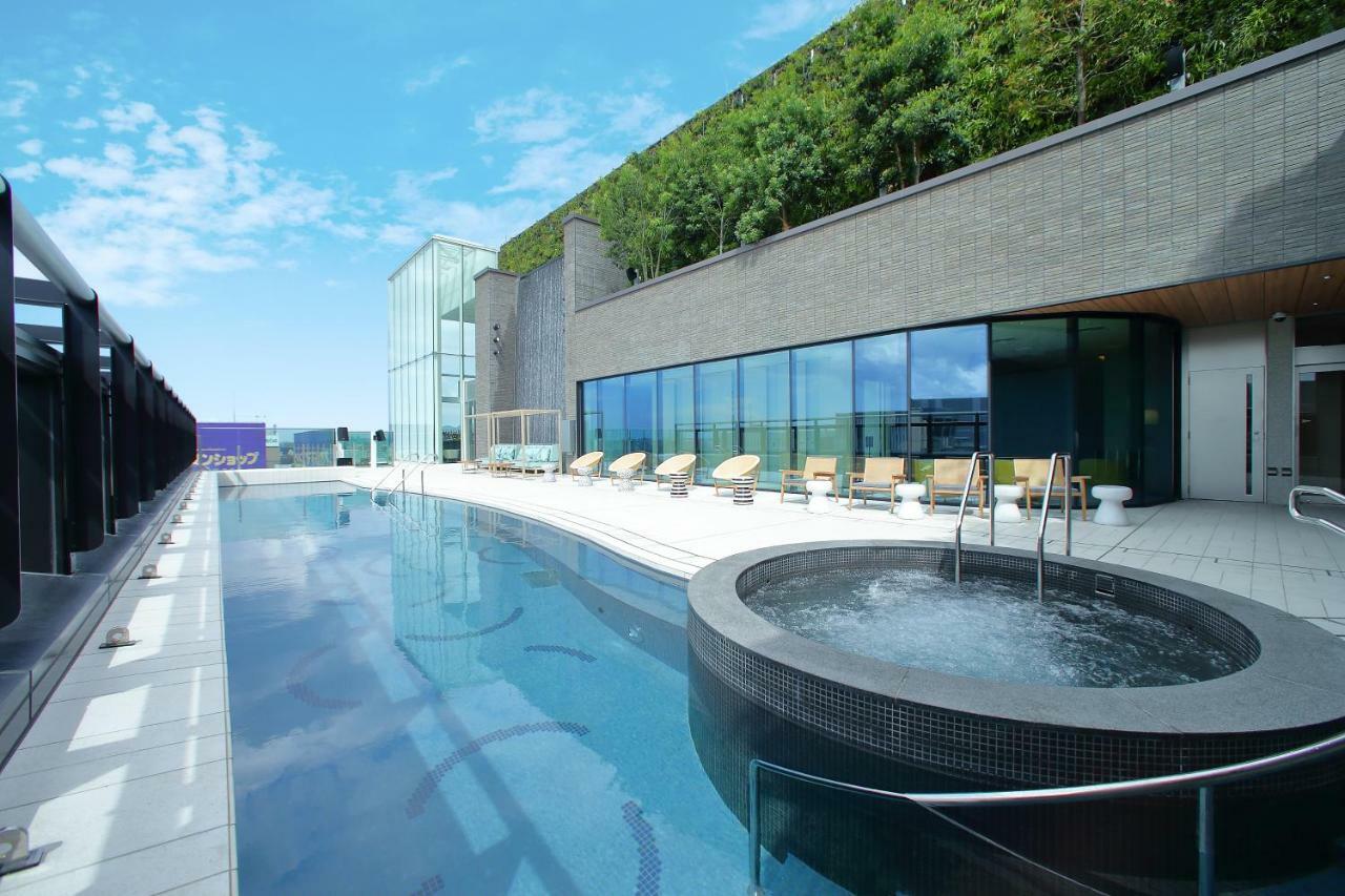 Miyako Hotel Hakata Fukuoka  Bagian luar foto The rooftop pool at The Standard East Village