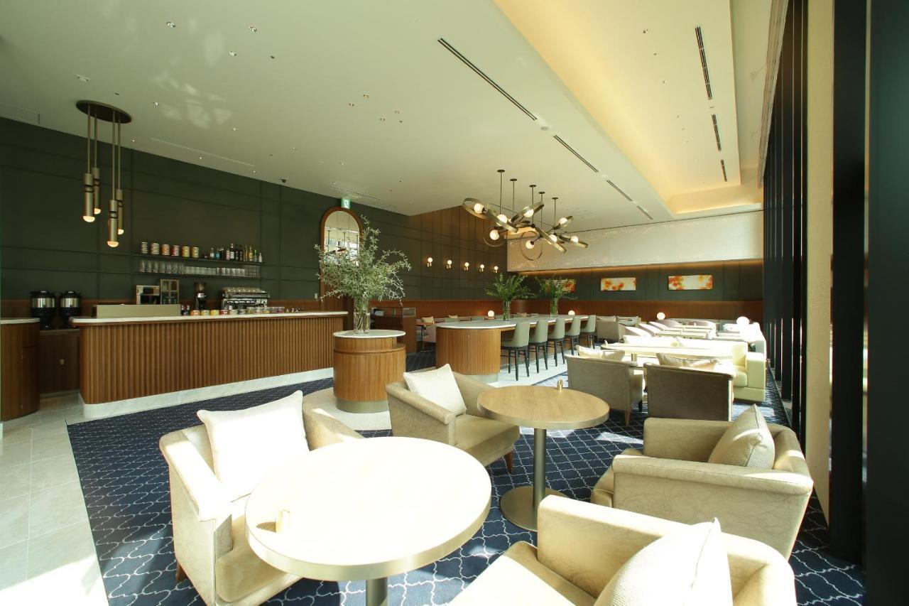 Miyako Hotel Hakata Fukuoka  Bagian luar foto The lounge at Changi Airport